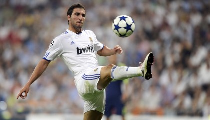 ky体育官网-国内足球联赛球队轮番换阵，比赛局势扑朔迷离，中国足球队换人